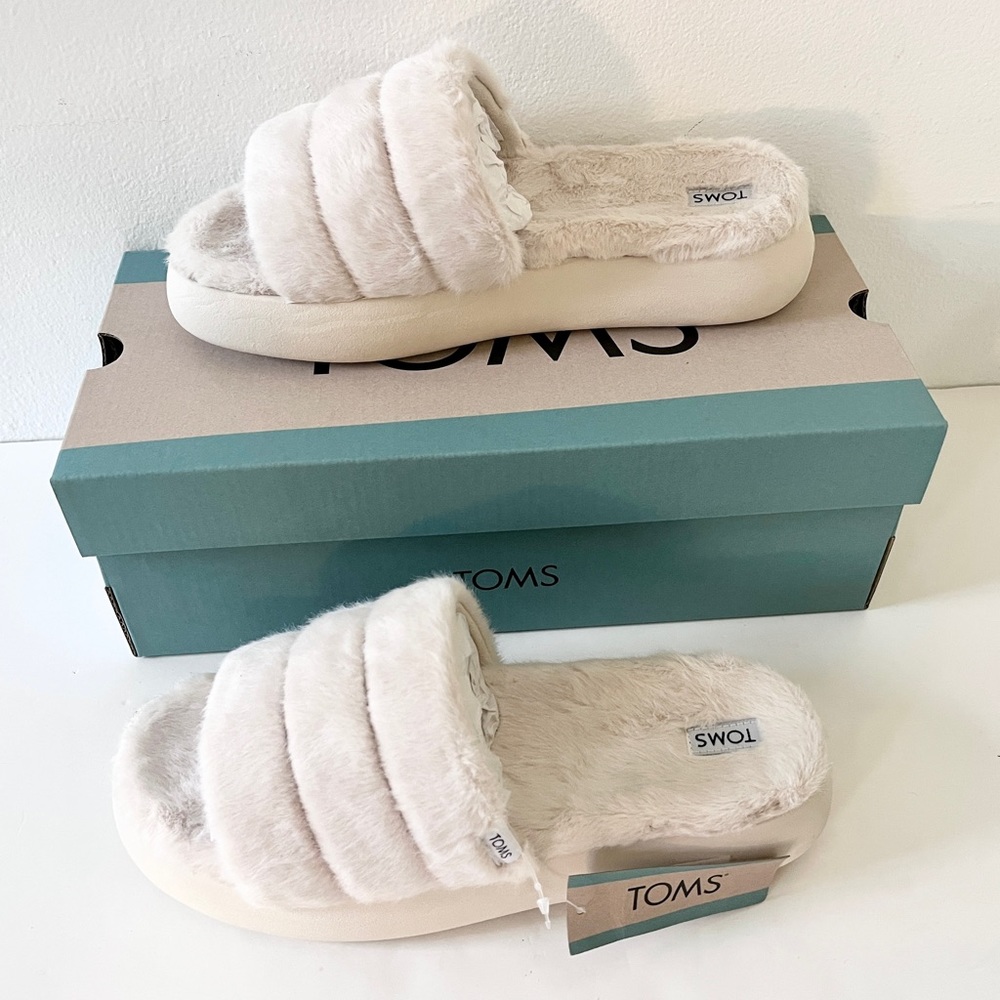 NWT/NWB Toms “Mallow” Ivory Fuzzy Faux Mohair Slides